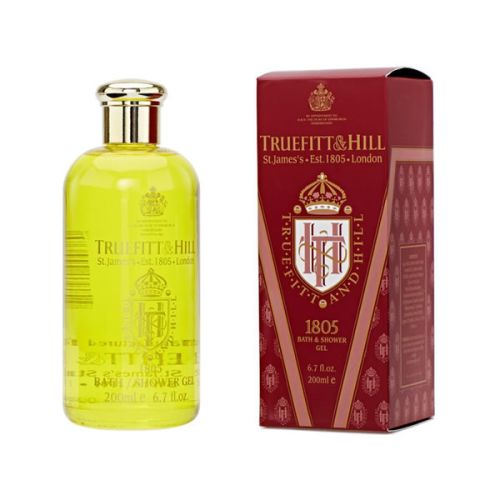 Το bath & shower gel της σειράς 1805 της Truefitt & Hill δημιουργεί ένα πλούσιο αφρό και προσφέρει βαθύ καθαρισμό που σας δίνει αίσθηση ευεξίας ενώ αφήνει την επιδερμίδα σας αναζωογονημένη.
