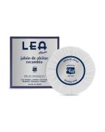 Σαπούνι ξυρίσματος Lea Classic των 100 γραμμαρίων με ζεστό άρωμα σανταλόξυλο και βρύο.