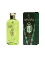 Το bath & shower gel της σειράς West Indian Limes της Truefitt & Hill δημιουργεί ένα πλούσιο αφρό και προσφέρει βαθύ καθαρισμό που σας δίνει αίσθηση ευεξίας ενώ αφήνει την επιδερμίδα σας αναζωογονημένη.